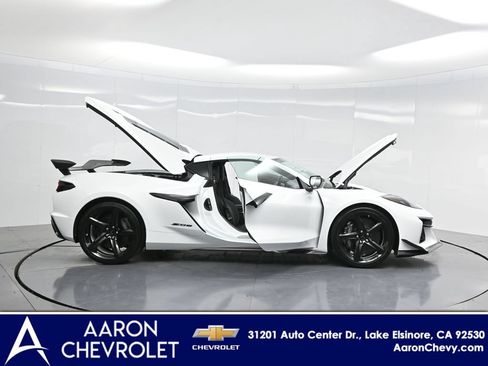 New 2025 Chevrolet Corvette Z06 w/ Z07 Performance Package RWD image 3