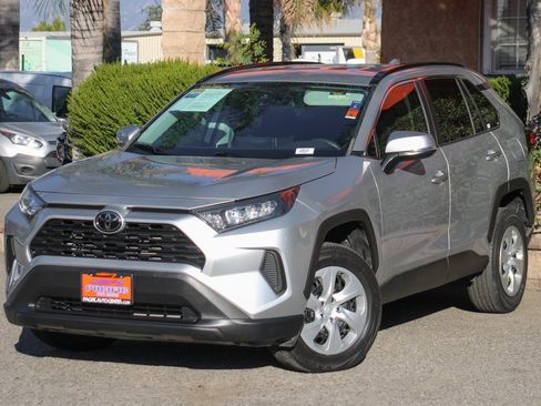 Used 2021 Toyota RAV4 LE image 4