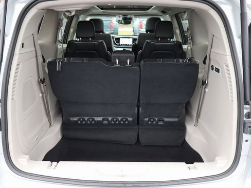 Used 2022 Chrysler Pacifica Limited image 33