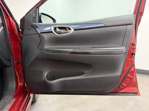 Used 2019 Nissan Sentra SR w/ Premium Package (SR) FWD image 27