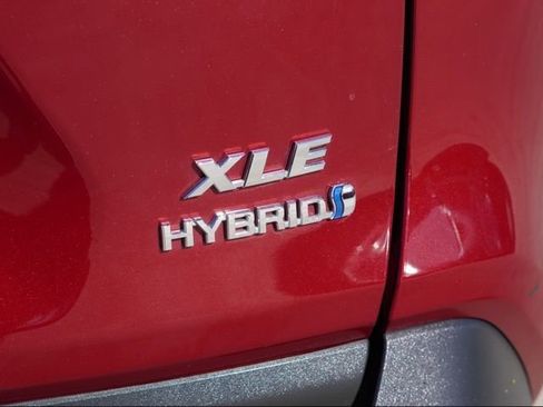 Certified 2022 Toyota RAV4 XLE Premium image 12