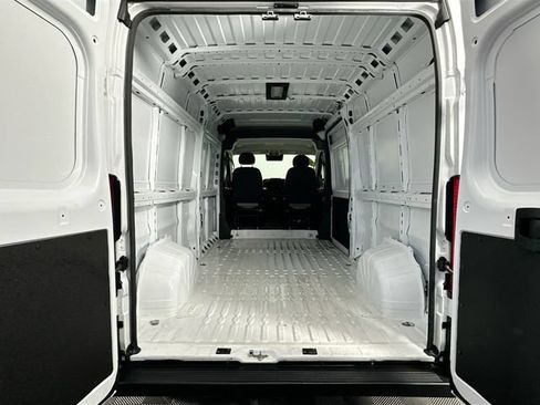 Used 2026 RAM ProMaster 2500 w/ Convenience Group FWD image 14