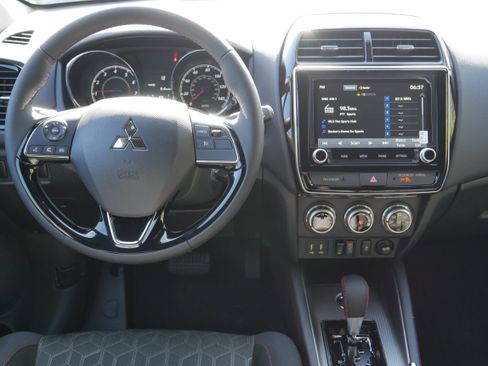 Used 2025 Mitsubishi Outlander Sport AWD image 15