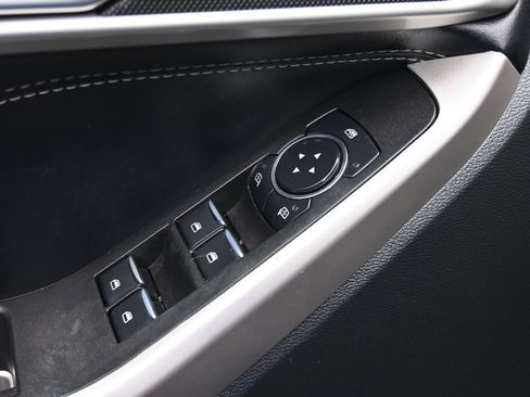 Used 2023 Ford Explorer XLT RWD image 13