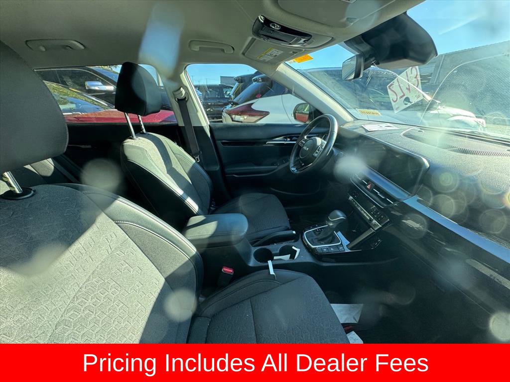 Certified 2025 Kia Seltos S AWD/4WD image 3