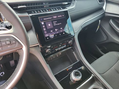 New 2025 Jeep Grand Cherokee Laredo X w/ Luxury Tech Group I image 18