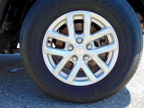 Used 2023 Jeep Gladiator Sport image 9