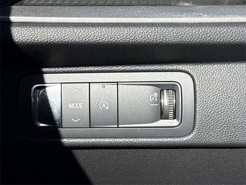 Used 2025 Chevrolet Traverse LT w/ Driver Confidence Package image 20