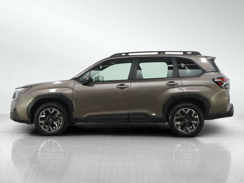 Used 2025 Subaru Forester Premium AWD/4WD image 2