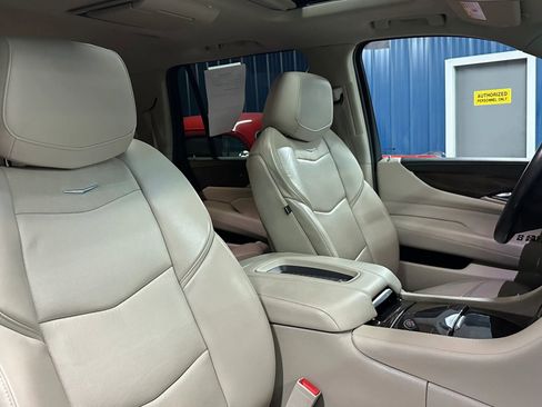 Used 2019 Cadillac Escalade Premium Luxury image 14