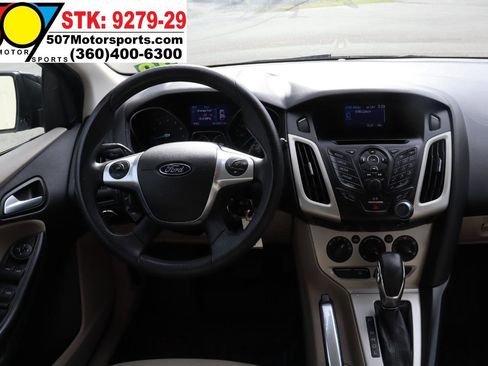 Used 2014 Ford Focus SE w/ SE Winter Package image 18