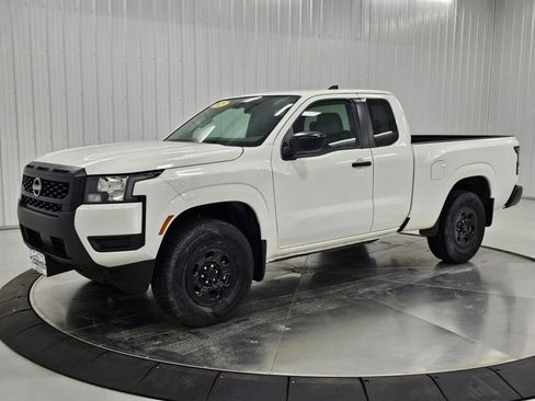 Used 2025 Nissan Frontier S AWD/4WD image 1