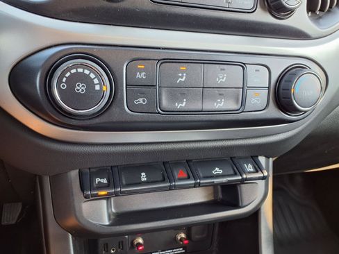 Used 2022 Chevrolet Colorado LT w/ Fleet Safety Package RWD image 11