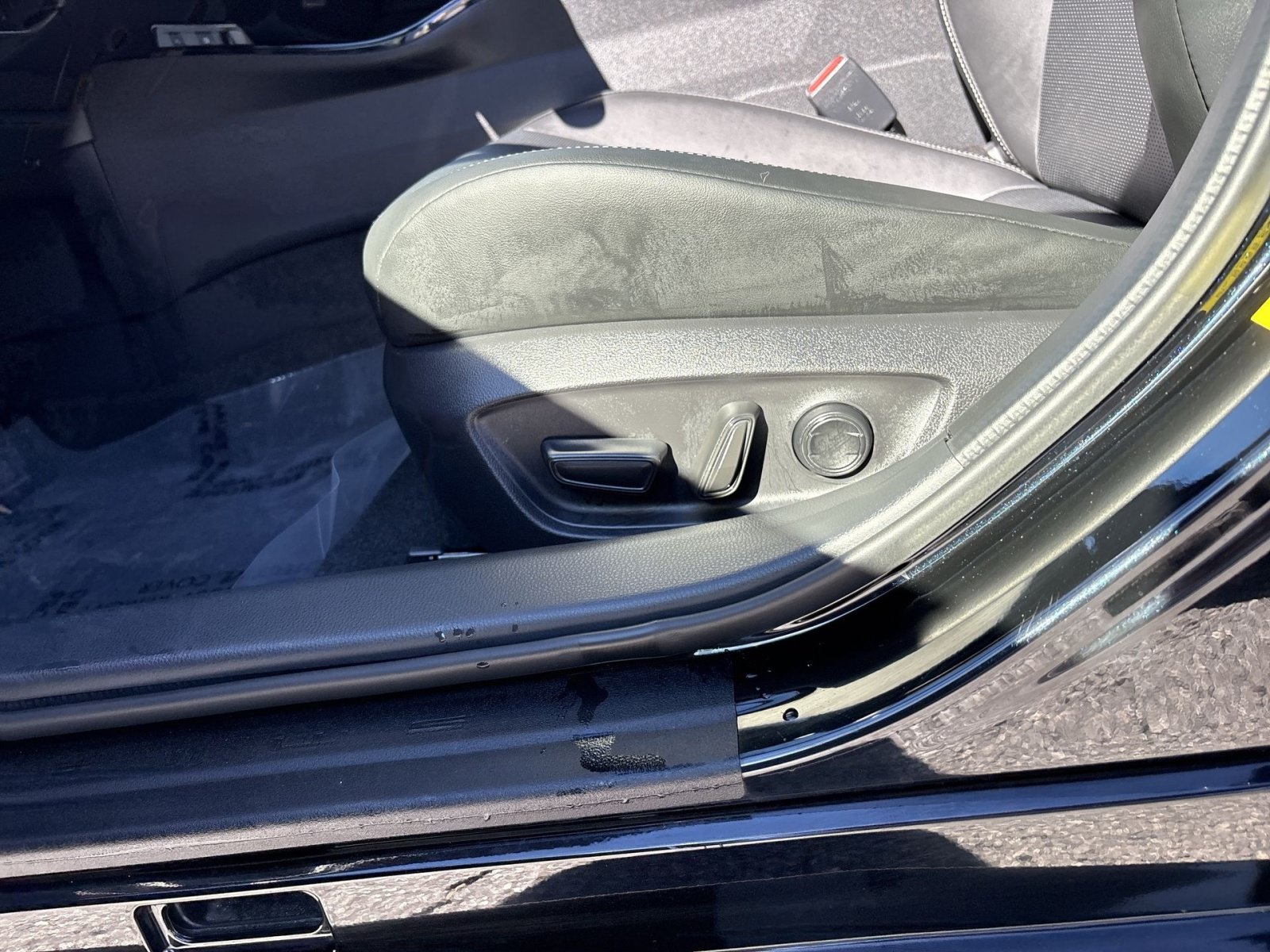 Used 2025 Toyota Prius AWD image 14