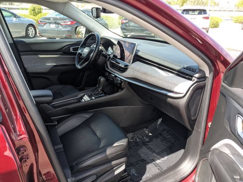 Used 2022 Jeep Compass Latitude AWD/4WD image 32