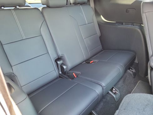 Used 2024 GMC Acadia Elevation image 12