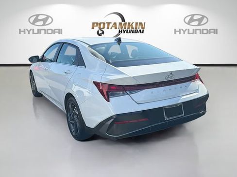 Certified 2025 Hyundai Elantra SEL FWD image 7