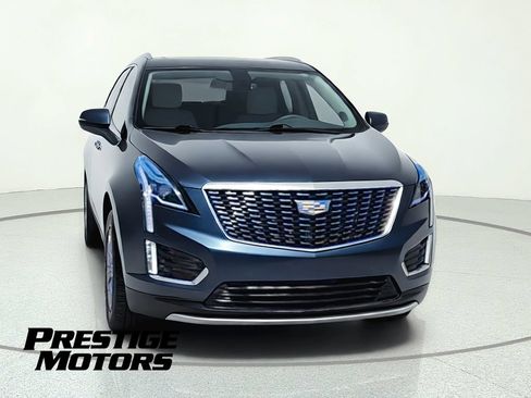 Used 2020 Cadillac XT5 Premium Luxury AWD/4WD image 2