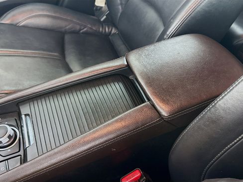 Used 2018 MAZDA MAZDA3 Touring image 18