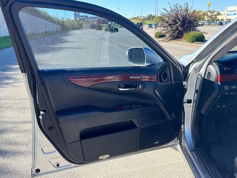 Used 2007 Lexus LS 460 image 14