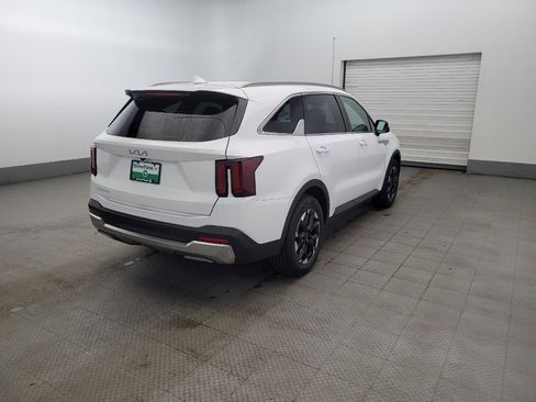 Used 2024 Kia Sorento S image 9