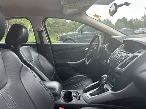 Used 2014 Ford Focus SE w/ Equipment Group 201A FWD image 9