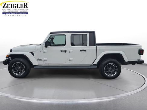 Used 2022 Jeep Gladiator Overland w/ Popular Equipment Package AWD/4WD image 8