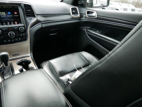 Used 2017 Jeep Grand Cherokee Limited w/ Trailer Tow Group IV image 15