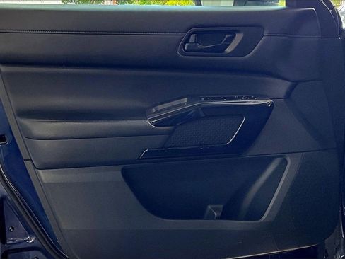 Used 2024 Nissan Pathfinder SV image 2