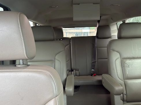 Used 2019 Chevrolet Suburban LT w/ Luxury Package AWD/4WD image 9