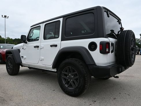 Used 2024 Jeep Wrangler Unlimited Sport AWD/4WD image 2
