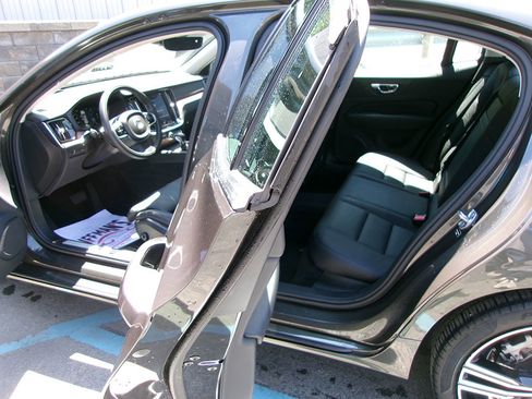 Used 2019 Volvo S60 T6 Inscription image 13