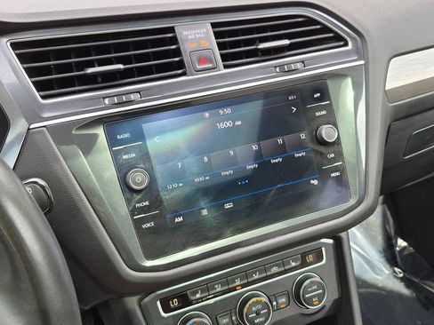 Used 2020 Volkswagen Tiguan SE w/ Panoramic Sunroof Package FWD image 23