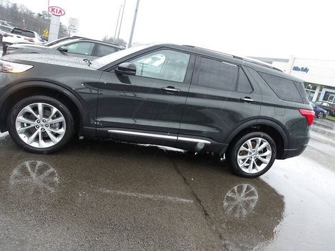 Used 2023 Ford Explorer Platinum w/ Technology Package AWD/4WD image 4