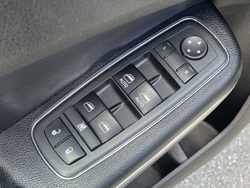 Used 2013 Chrysler 300 w/ Driver Convenience Group RWD image 25