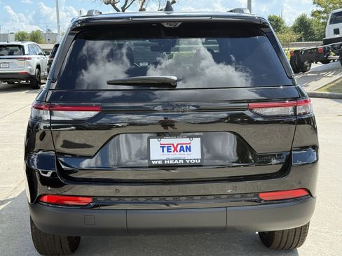 New 2025 Jeep Grand Cherokee Limited w/ Luxury Tech Group II image 6