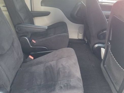Used 2014 Dodge Grand Caravan SXT FWD image 16