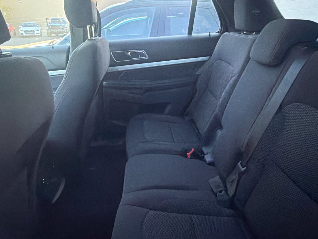 Used 2017 Ford Explorer XLT AWD/4WD image 6
