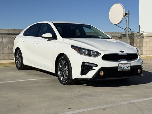 Used 2021 Kia Forte LXS image 2