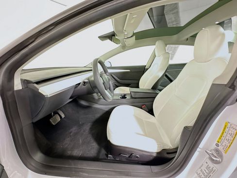 Used 2023 Tesla Model 3 Standard Range image 13