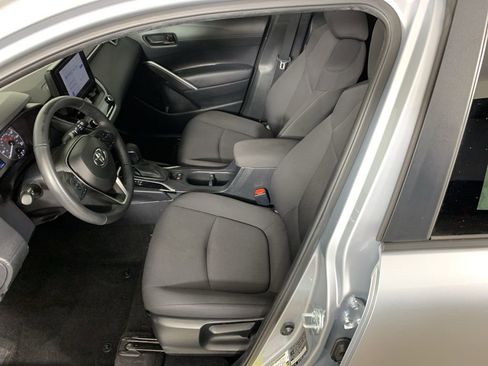 Used 2024 Toyota Corolla Cross LE w/ Moonroof Package FWD image 30
