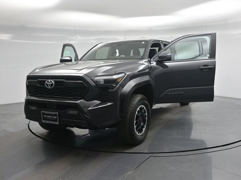 Used 2024 Toyota Tacoma TRD Off-Road image 32