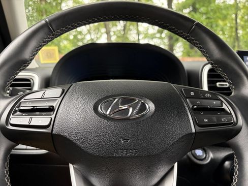 Used 2026 Hyundai Venue SEL FWD image 27
