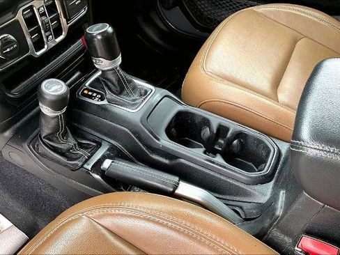 Used 2021 Jeep Gladiator Overland AWD/4WD image 14