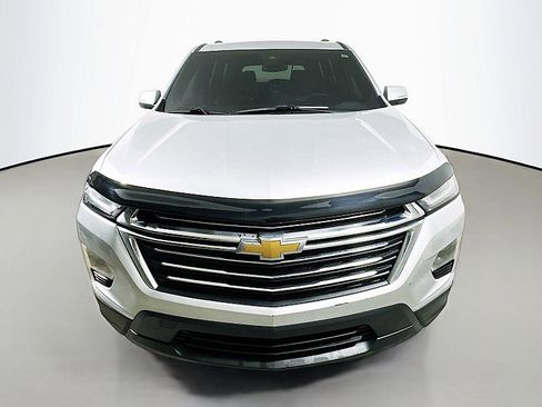 Used 2022 Chevrolet Traverse LT image 2