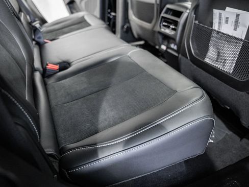 New 2025 Jeep Grand Cherokee Altitude image 30