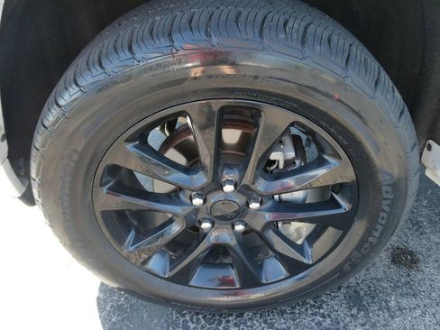 Used 2020 Jeep Grand Cherokee Altitude AWD/4WD image 10