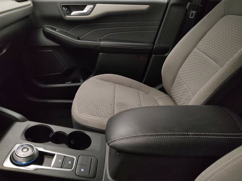 Used 2021 Ford Escape SE image 17