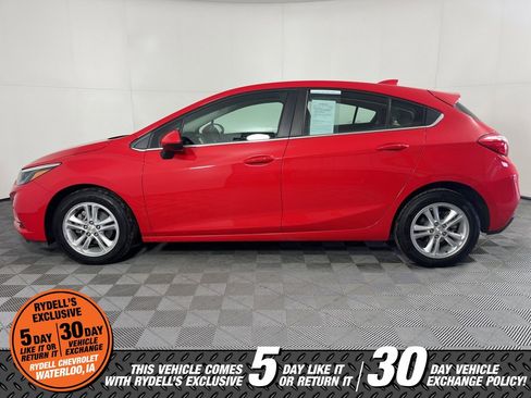 Used 2018 Chevrolet Cruze LT w/ Convenience Package image 9