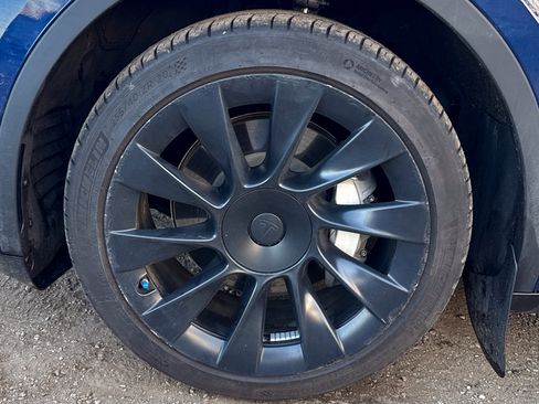 Used 2022 Tesla Model Y Long Range image 3